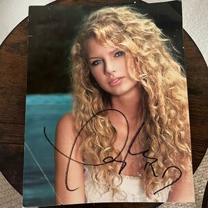 Signed taylor swift autographing from stagecoach 2008